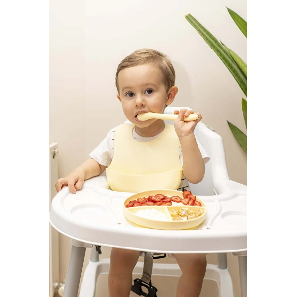 Sarı 3’lü Silikon Yemek Seti – Önlük + Diş Kaşıyıcılı Kaşık + Vakumlu Tabak - 2